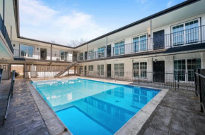 Central Heights 2BR Oasis with Pool & Free Park